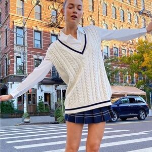 NWOT Aritzia Cream V-Neck Sweater Cable Knit